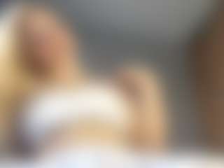 EvelynBomaster's Live Sex Cam Show