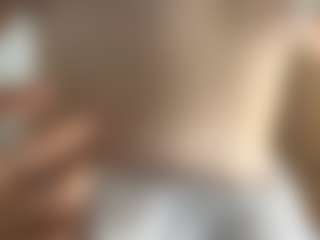 Live cam show with EvelynBomaster - Teen (18+) on AdultVida.com