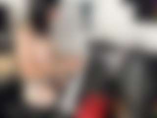 itschloelaurent's Live Sex Cam Show