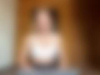 Live cam show with Mira - Fuck on AdultVida.com