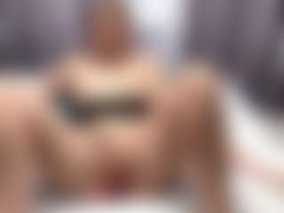 Live cam show with KeriPennel - Yoga on livesuperchat.net