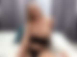 Live cam show with KeriPennel - Thick on Camsoda