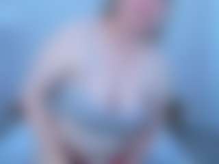 Live cam show with Ammy - Upskirt on CamClone