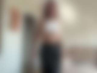Live cam show with Lina - Middle Aged on StripNow
