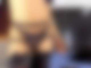Aria-skyee's Live Sex Cam Show