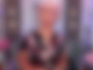 Live cam show with Honey Taylor - Middle Aged on SmokeAndPoke