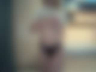 Evelyn's Live Sex Cam Show