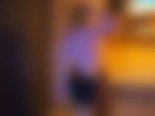 Live cam show with Evelyn - Cute on AdultVida.com
