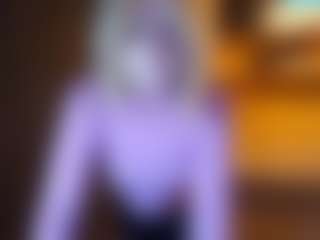 Live cam show with Evelyn - Full Nudity on Cam Slut