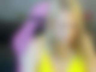 Live cam show with AmeliaxCandy - Submissive on AdultVida.com
