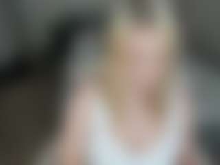Live cam show with AmeliaxCandy - Moaning on Dare Cams