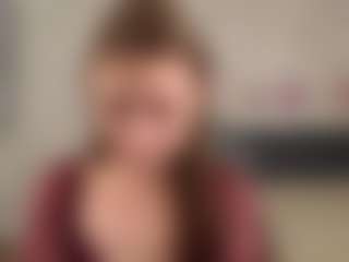 Live cam show with Ellis-Brownn - College Brown Hair on xplaylive.com