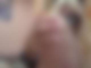 Live cam show with Luna - Lesbian on CamwithHer