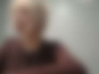 Live cam show with Luna - Lesbian on CamClone