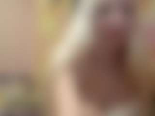 Live cam show with Luna - Natural on Camsoda