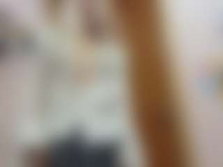 Live cam show with Luna - Camel Toe on Camsoda