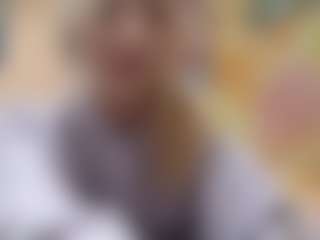 Live cam show with Luna - Green Eyes on madthumbs