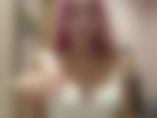 Live cam show with Luna - Blonde Hair Petite on Camsoda