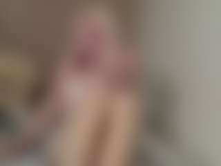 Live cam show with Luna - Joi on livesuperchat.net