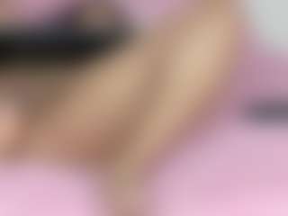 Live cam show with AlanaRoseeX - Black MILF on Nude Live Now
