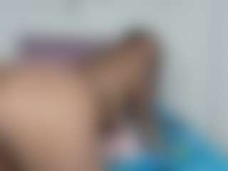 AlanaRoseeX MILF webcam performer live streaming