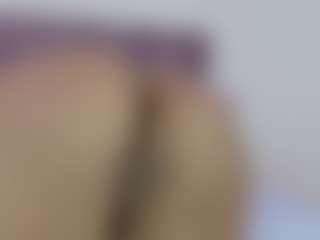 Live cam show with AlanaRoseeX - College MILF on Hubzter Live