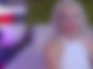 LadyTouch MILF webcam performer live streaming