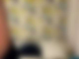 Live cam show with MaribelHechinger - Oil on Cam Slut