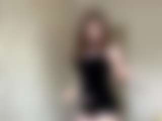SeritaMccoggle MILF webcam performer live streaming