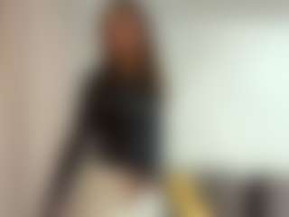 Live cam show with WillaAlanis - Average on madthumbs