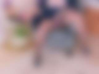 Live cam show with AryaEvee - Middle Aged on Camsoda