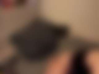 Live cam show with LanaLutzx - Average on Camiplay Live