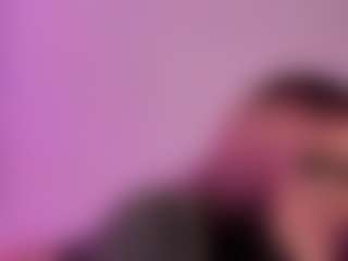 Live cam show with LanaLutzx - Gagging on Milfs Live