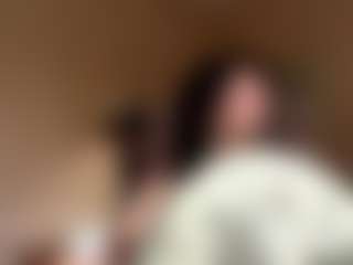Live cam show with Carmen - Bedroom on AdultVida.com