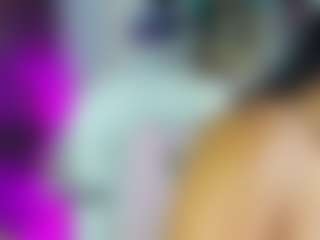 Live cam show with Mia - Big Nipples on WildCum
