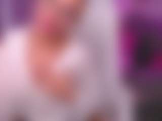 Fay MILF webcam performer live streaming