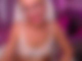 Fay MILF webcam performer live streaming