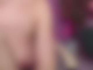 Live cam show with Fay - Butt Plug on Camsoda