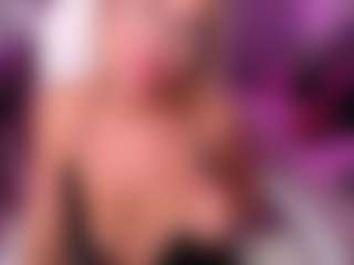 Fay MILF webcam performer live streaming
