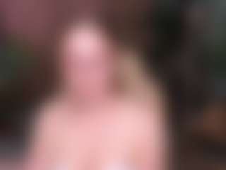 Live cam show with Meg-Ryann - Thin on TastyBlacksLive
