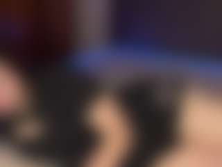 Live cam show with Ivy - Camel Toe on Camsoda