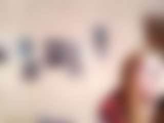 Show en direct avec AdrieneFrock - Hairy Pussy Latina sur Camsoda