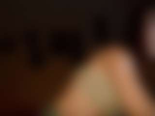 Live cam show with AdrieneFrock - Average on Dare Cams