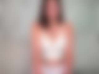 Live cam show with Lia - Facial Piercings on eurowanks.com