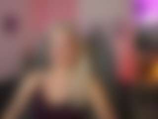 Live cam show with EmilySwann - Gamer Blonde Hair on Free Soda