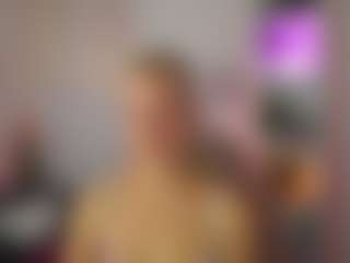 Live cam show with EmilySwann - Gamer Blonde Hair on Hubzter Live