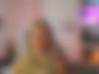 Live cam show with EmilySwann - Gamer Blonde Hair on Fit Hotties