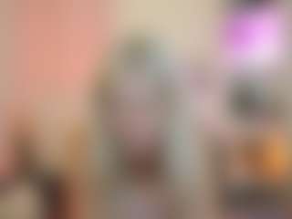 Live cam show with EmilySwann - Gamer Blonde Hair on Camsoda