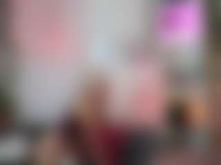 Live cam show with EmilySwann - Thin on Gym Cam Girls