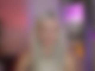Live cam show with EmilySwann - Gamer Blonde Hair on luckytryst.com